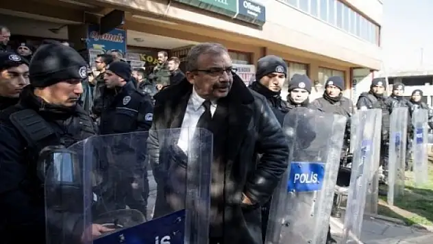 Konu YPG olunca Sırrı Süreyya Önder de koştu!