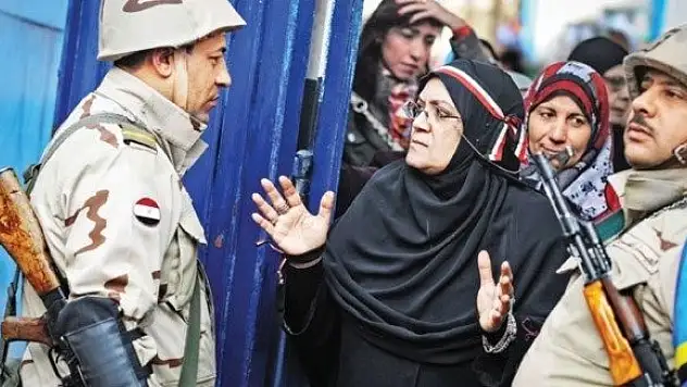 Mısır'da kanlı referandum: 11 ölü