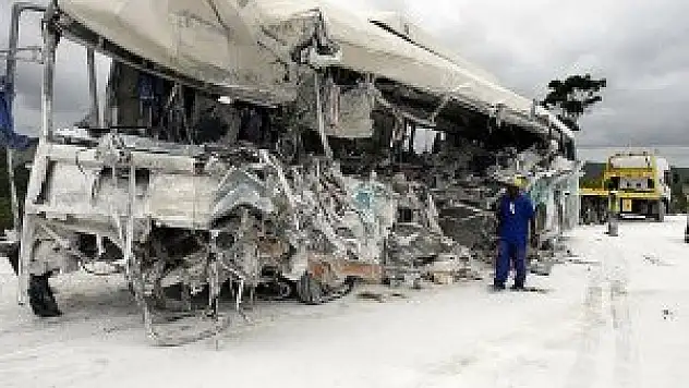 Pakistan'da öğrenci servisi kaza yaptı: 22 ölü, 15 yaralı