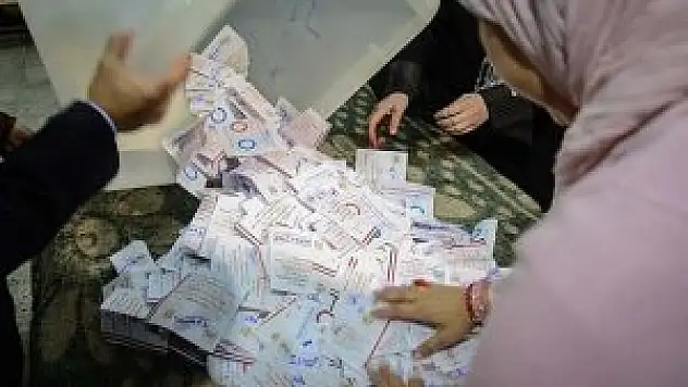 Mısır'daki anayasa referandumu sona erdi