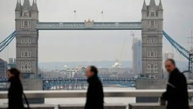 Londra'da helikopter düştü