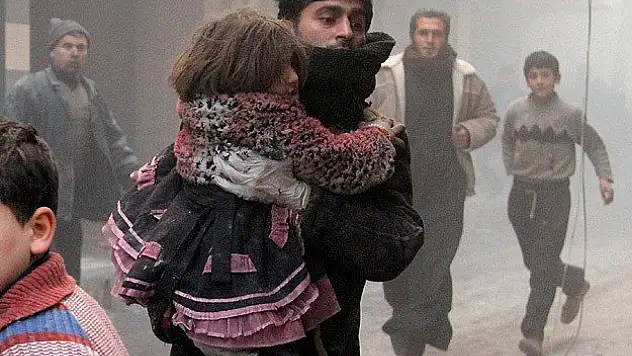 İnsanların açlıktan öldüğü Yermuk'a varil bombalı saldırı