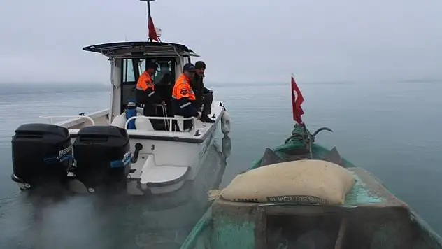 Jandarmadan adada aç kalan yabani tavşanlara yem