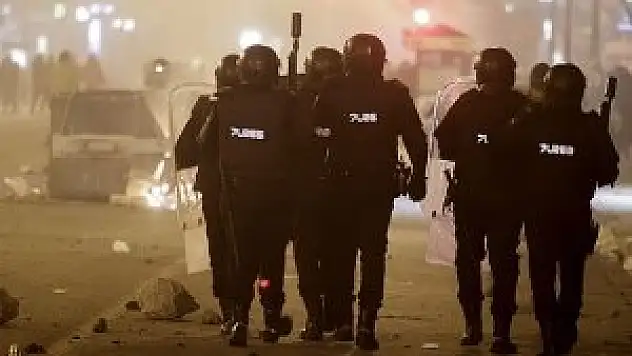 Bulvar istemeyen İspanyollar polisle çatıştı