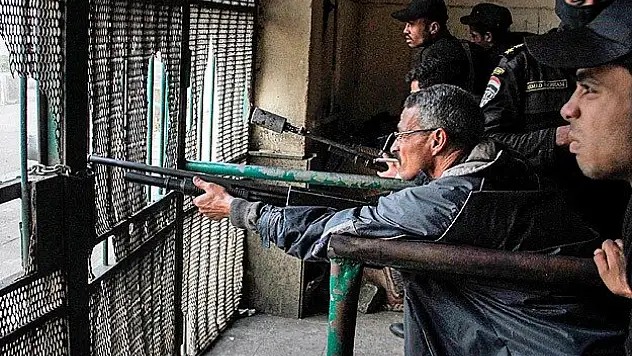 AA kameramanı Mısır'daki gösterilerde yaralandı