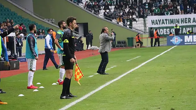 Selim Ay, yerinde duramadı!