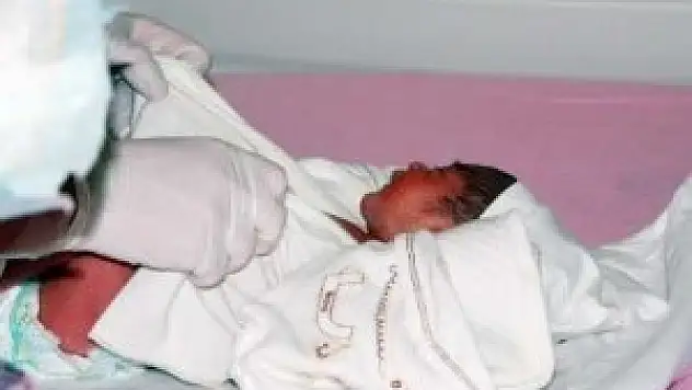 Bahçelievler'de parkta terkedilmiş 2 günlük bebek bulundu