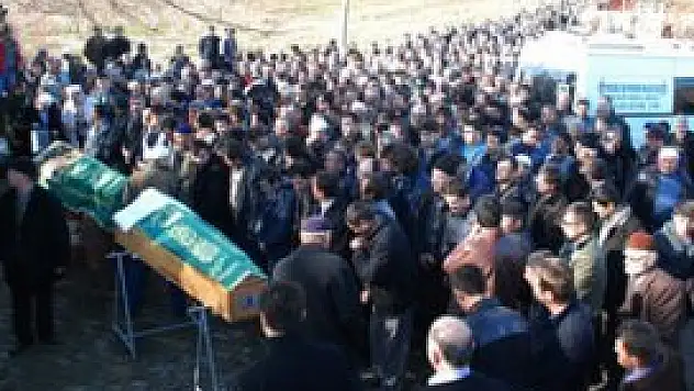 Anne ve 3 çocuğu toprağa verildi