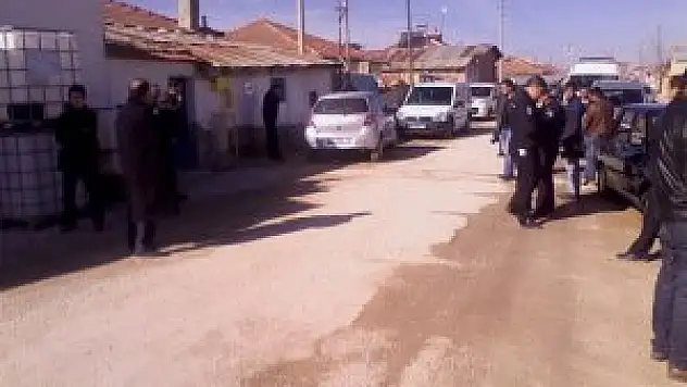 Anne ve oğlu evlerinde ölü bulundu