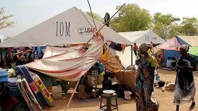 Güney Sudanlılar şeker kamışıyla hayata tutunmaya çalışıyor