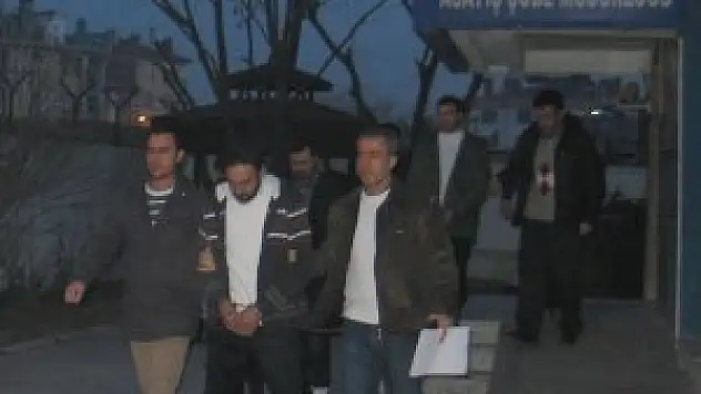 Kiraladıkları otomobille hırsızlık yaptıkları iddiası