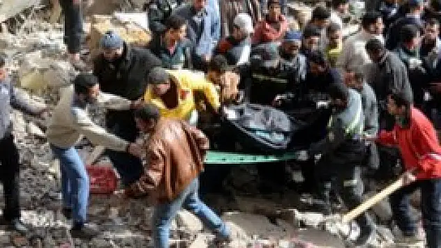 Mısır'da 8 katlı bina çöktü: 19 ölü