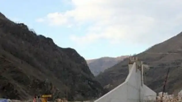 Elektrik santralinde toprak kayması: 1 ölü 2 yaralı