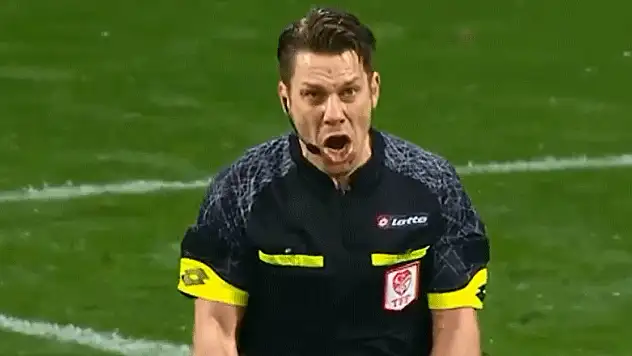 Alanyaspor - Konyaspor maçında hakem çıldırdı! | VİDEO