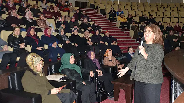 6. Karatay Konferanslarında çocuk gelişimi aile mutluluğu konuşuldu