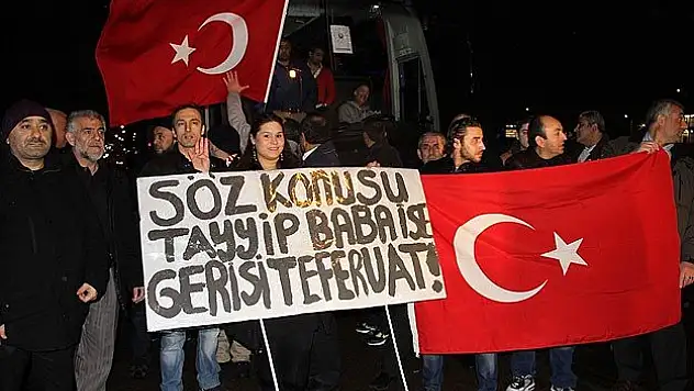BÜRÜKSEL'DE ERDOĞAN COŞKUSU - Binlerce kişi Erdoğan için toplandı