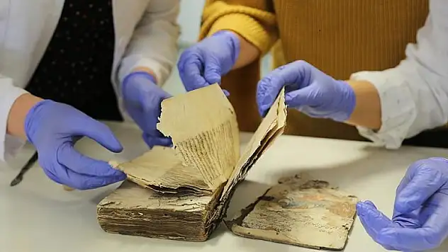 Tarihi eserler kitap restoratörlerinin elinde hayat buluyor