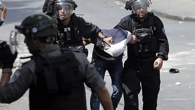 İsrail güçleri 6 Filistinliyi gözaltına aldı