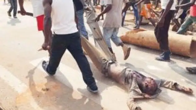 Fransa gözetiminde katliam