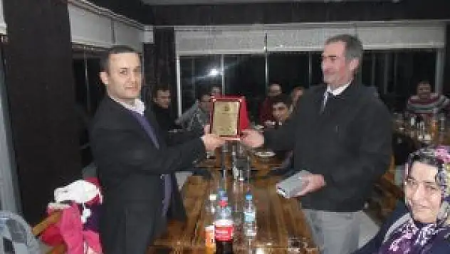 25 yıllık görevin ardından tayini çıkan personele veda yemeğ