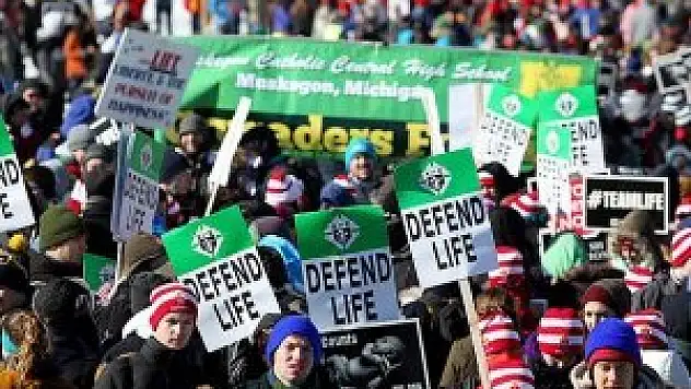 Kürtaja karşı yürüdüler