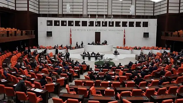 Yardımcı doçentlik kadrosunu kaldıran teklif kanunlaştı