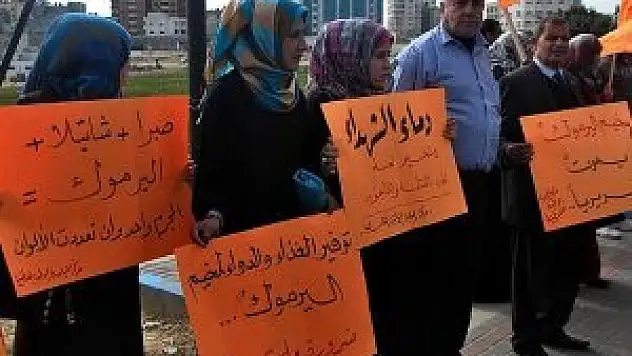 Yermuk Mülteci Kampı'ndaki Filistinlilere destek gösterisi