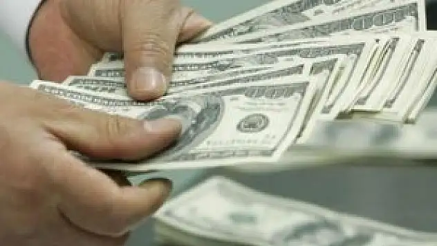 Dolar rekora doymadı