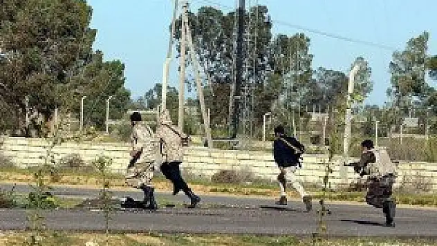 Libya'da güvenlik güçleri ve Kaddafi yanlıları çatıştı: 14 ölü, 65 yaralı