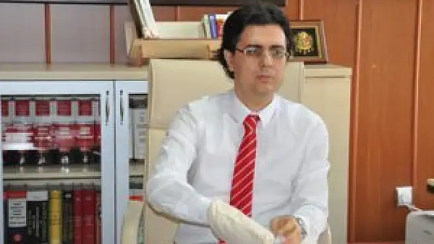 Başkan tombaladan çıktı