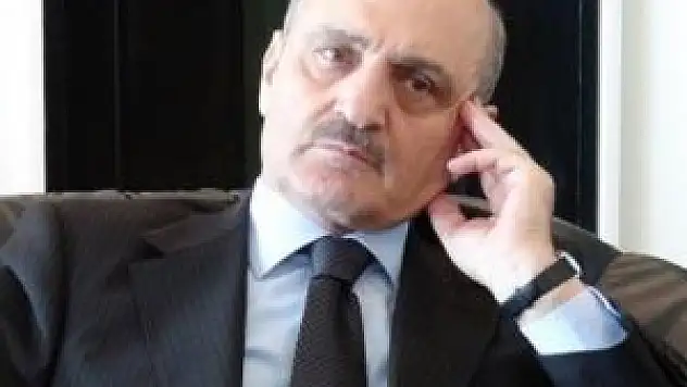 İstifa mektubunu AK Parti'ye verdi