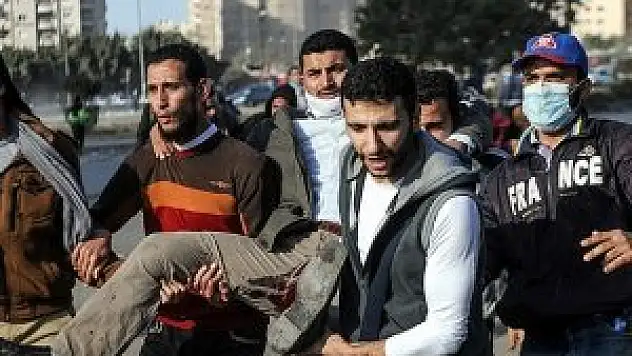 Mısır'da 18 gün sürecek gösterilerde kan aktı