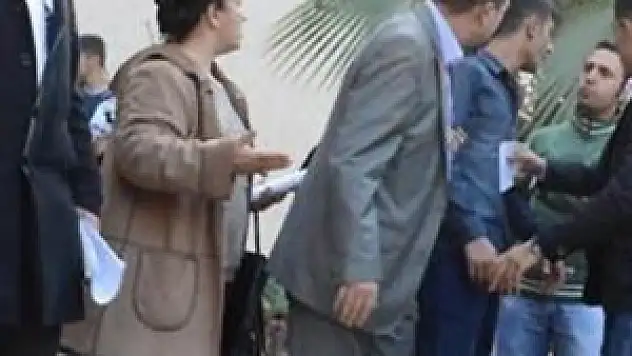 Öğrenciler öğretmen dövdü