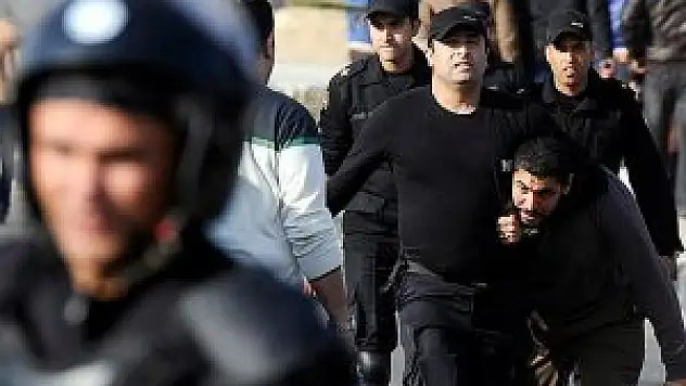 Darbe karşıtı gösterilerde 237 gözaltı