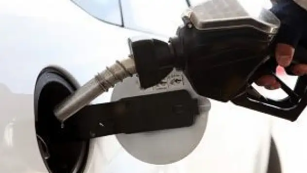 Benzinin litre fiyatı 12 kuruş arttı