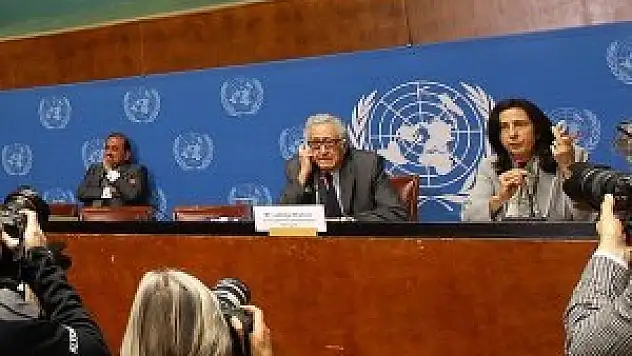 Aynı odada ama doğrudan iletişim yok