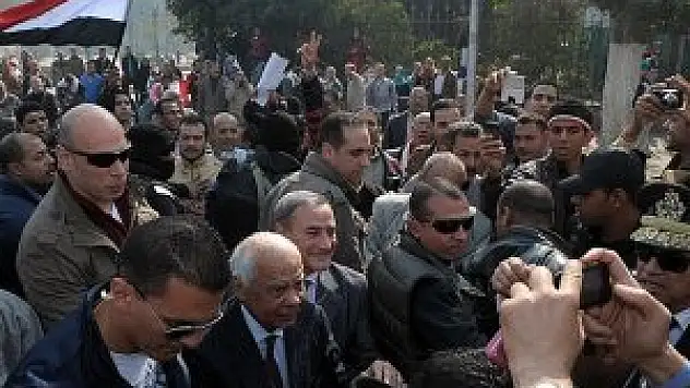 Mısır'da meydanlar hareketlendi