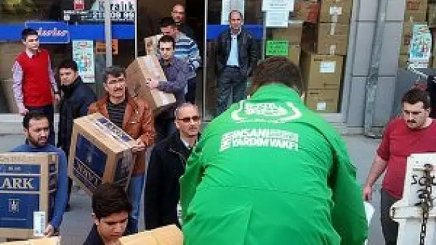 İHH İzmir'den Suriye'ye yeni yardım tırı