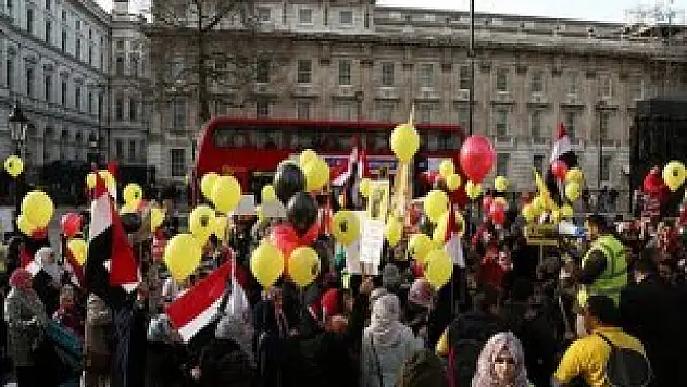 Darbe karşıtları Londra'da gösteri düzenledi