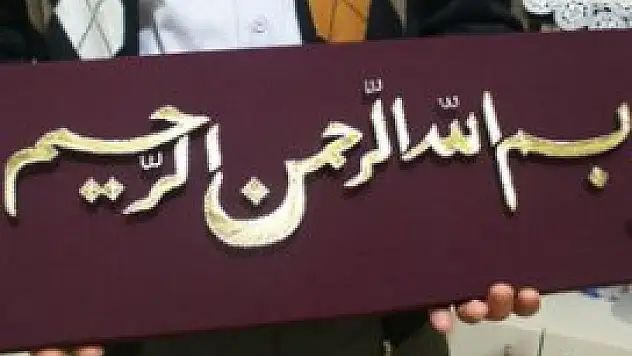 Konya'da bir imam filografi sanatıyla ilgileniyor