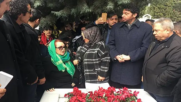 Müslüm Gürses kabri başında anıldı