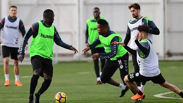 Atiker Konyaspor'da Galatasaray mesaisi sürüyor