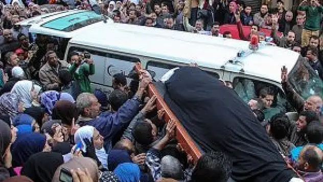 Kahire ve Giza'da ölen gösterici sayısı 62'yi buldu