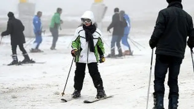 Uludağ'da kar kalınlığı 20 santimetreye ulaştı
