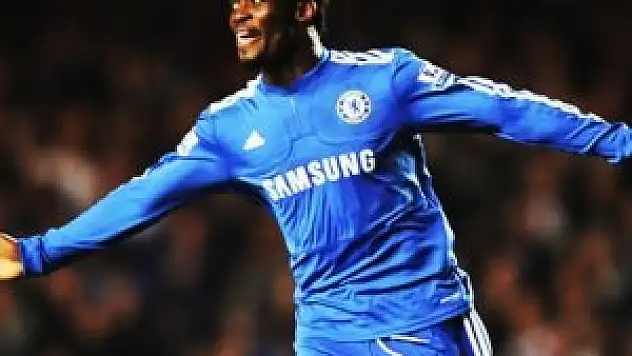 Essien yeni formasını resmen giydi!