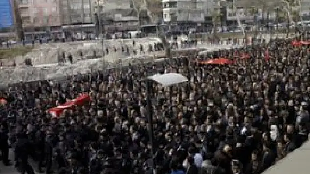 Şehit polis toprağa verildi