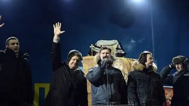 Ukrayna'da muhalefet liderleriyle anlaşma