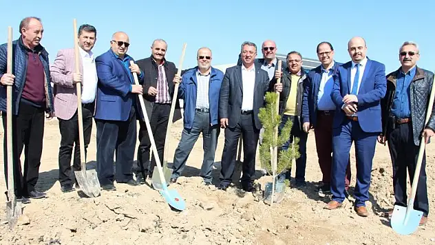 Karatay Belediyesi personeli, ağaç dikti