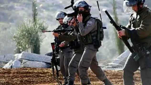 İsrail 16 Filistinliyi gözaltına aldı