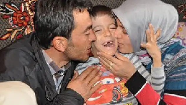 Küçük Efe evde eğitimle hayata tutundu